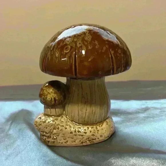 Vintage MCM Brown  Mushroom - Picture 3 of 9